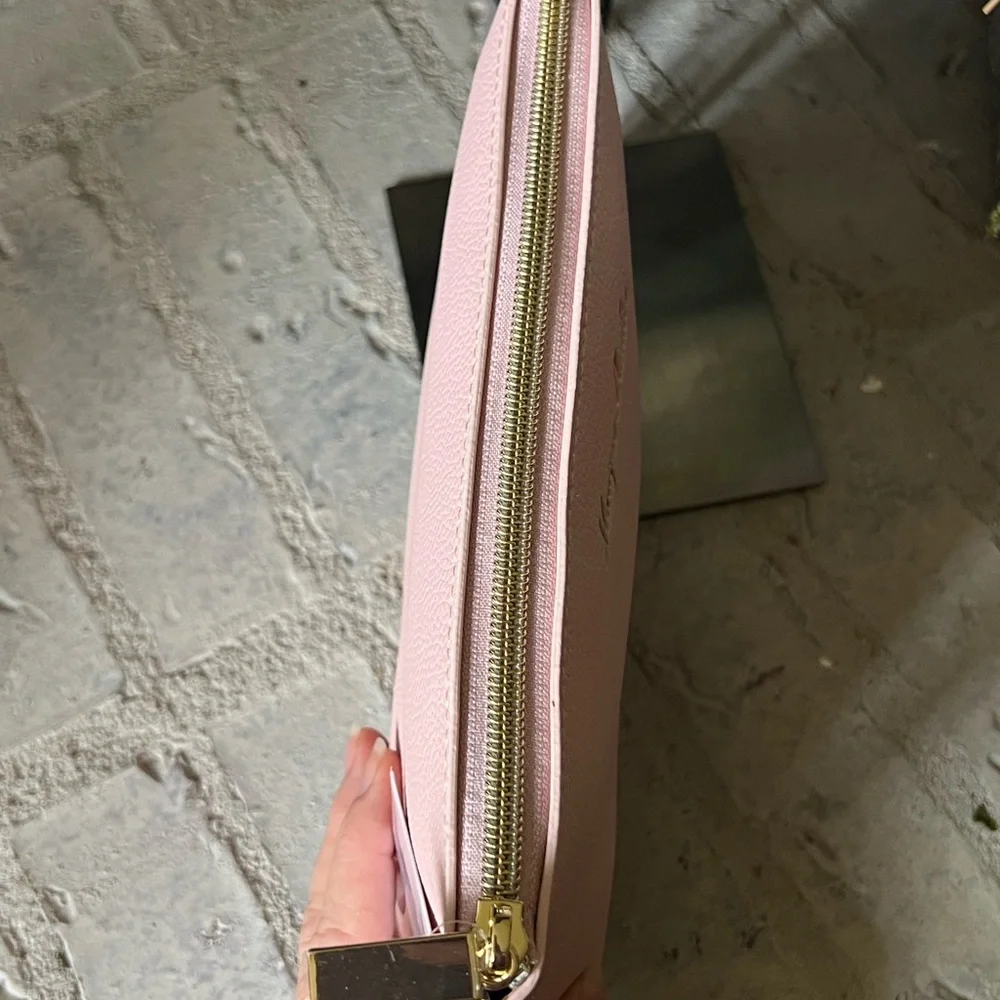 Monique Lhuillier Blush Pink Pebbled Faux Leather Cosmetic Toiletry Clutch NEW